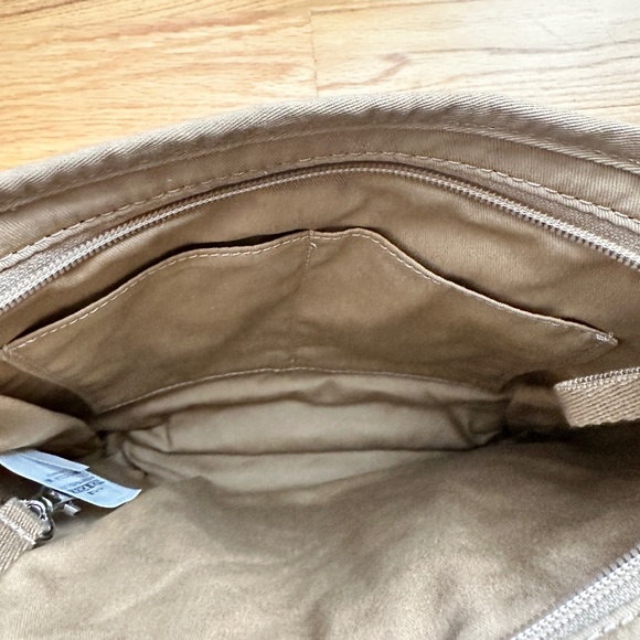 Lands' End NWOT Print Quilted Crossbody Bag - Picture 9 of 12